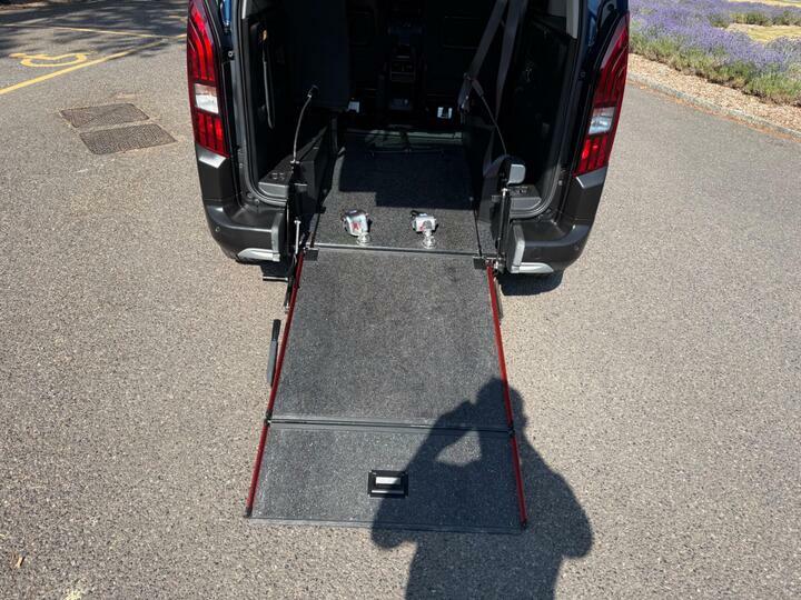 Peugeot Rifter 1.5 Bluehdi Allure Premium Standard Mpv Grey #20