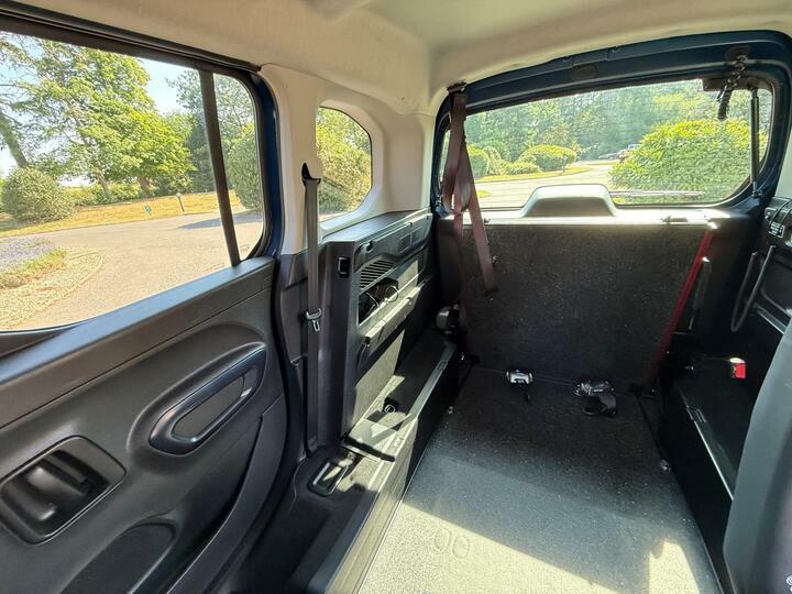 Peugeot Rifter 1.5 Bluehdi Allure Premium Standard Mpv Grey #29