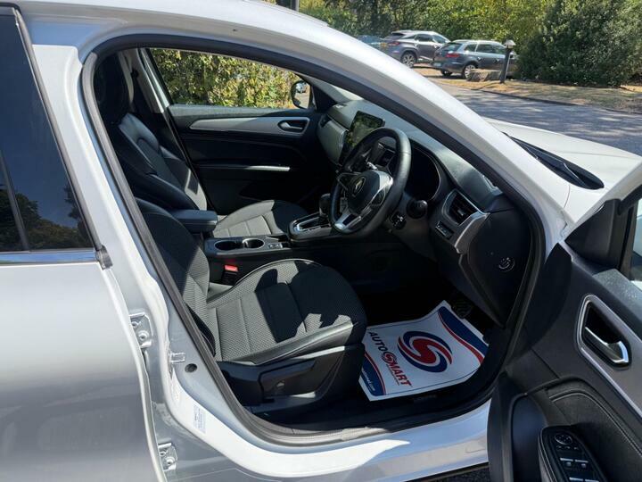 Renault Arkana 1.6 E-tech Fhev 145 Techno Estate White #10