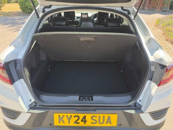 Renault Arkana 1.6 E-tech Fhev 145 Techno Estate White #27