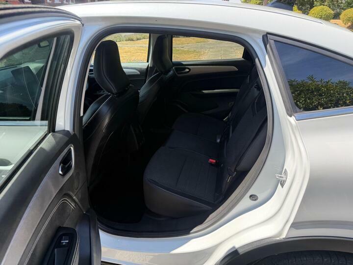 Renault Arkana 1.6 E-tech Fhev 145 Techno Estate White #12