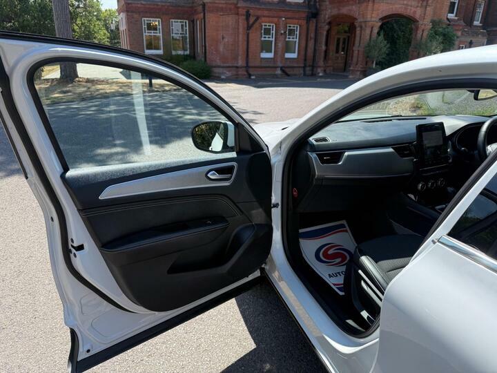 Renault Arkana 1.6 E-tech Fhev 145 Techno Estate White #22
