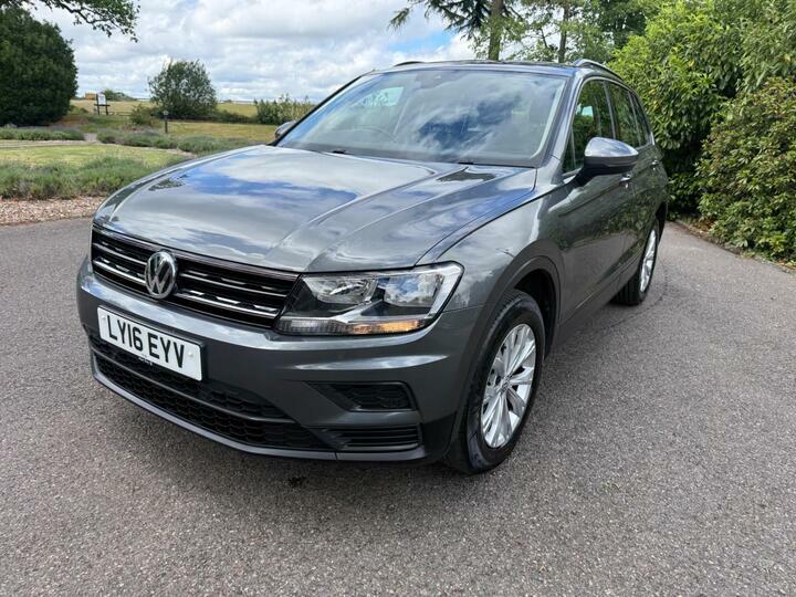 Volkswagen Tiguan Se Navigation Silver #1