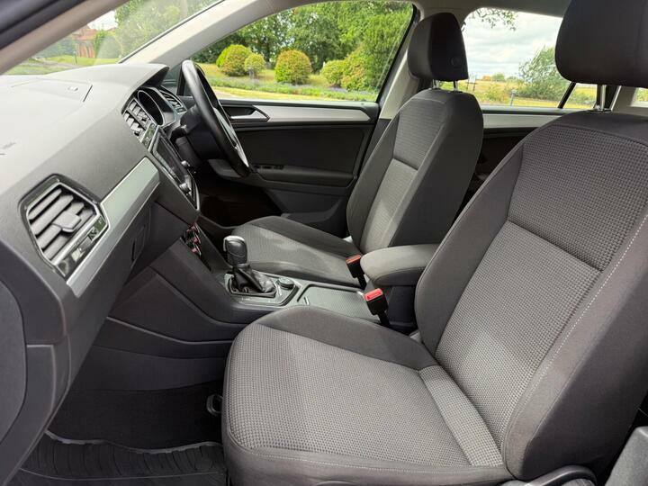 Volkswagen Tiguan Se Navigation Silver #29