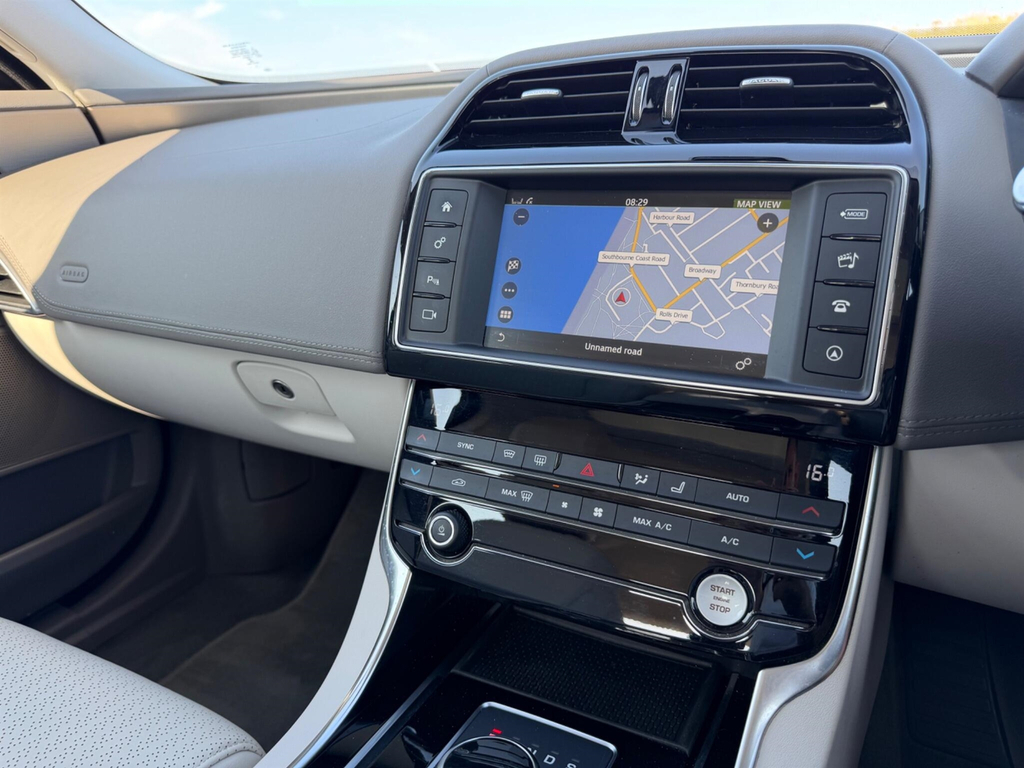 Jaguar XE D Prestige Ulez Blue #47