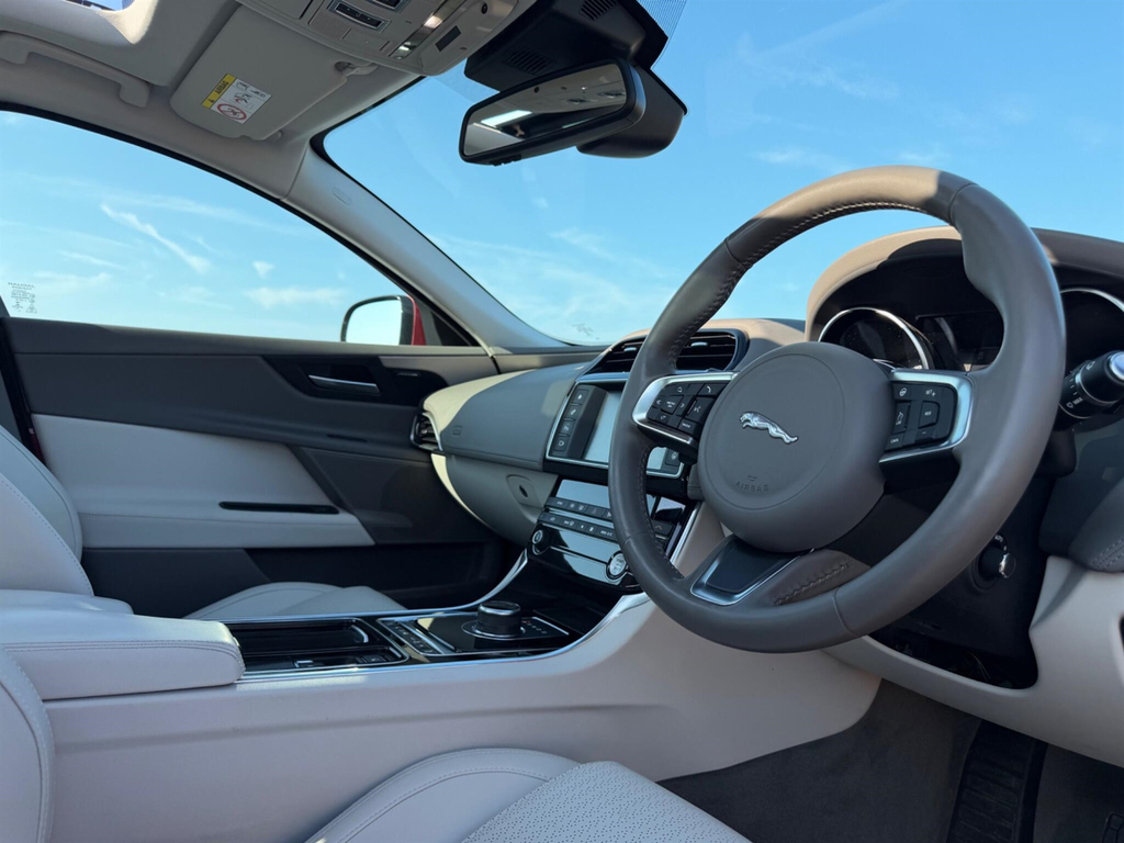 Jaguar XE D Prestige Ulez Blue #35