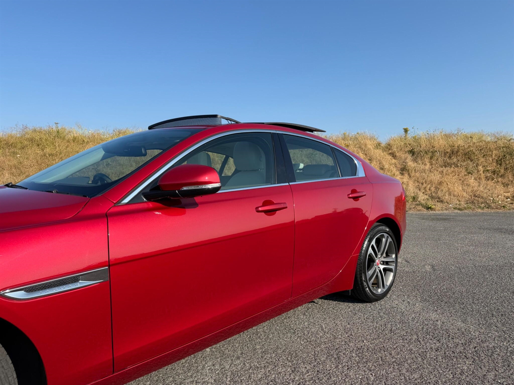Jaguar XE D Prestige Ulez Blue #25