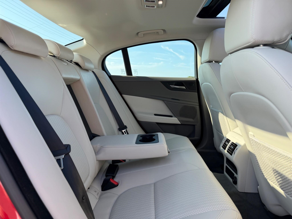 Jaguar XE D Prestige Ulez Blue #38