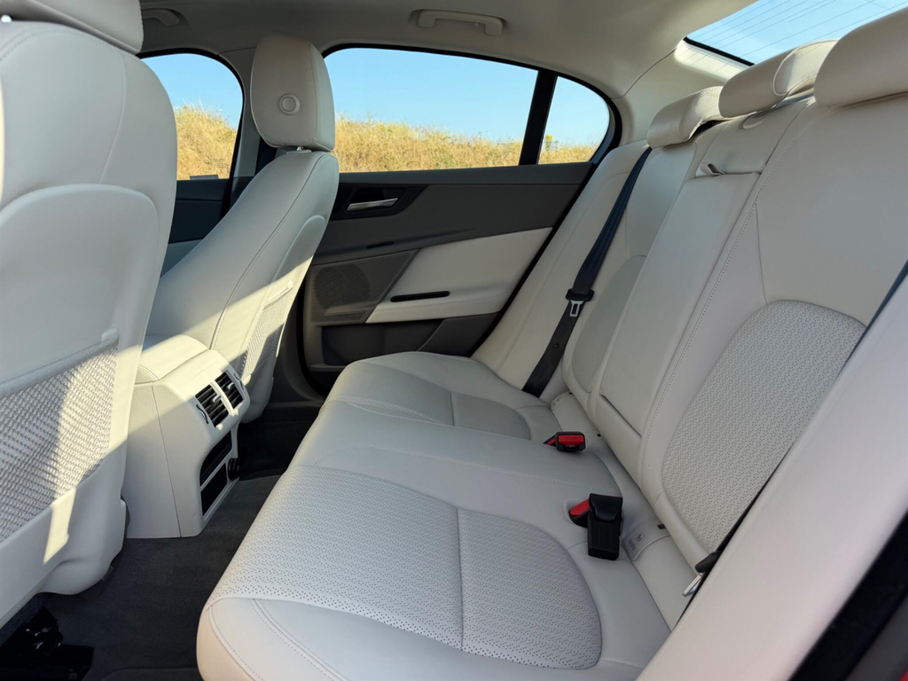 Jaguar XE D Prestige Ulez Blue #40