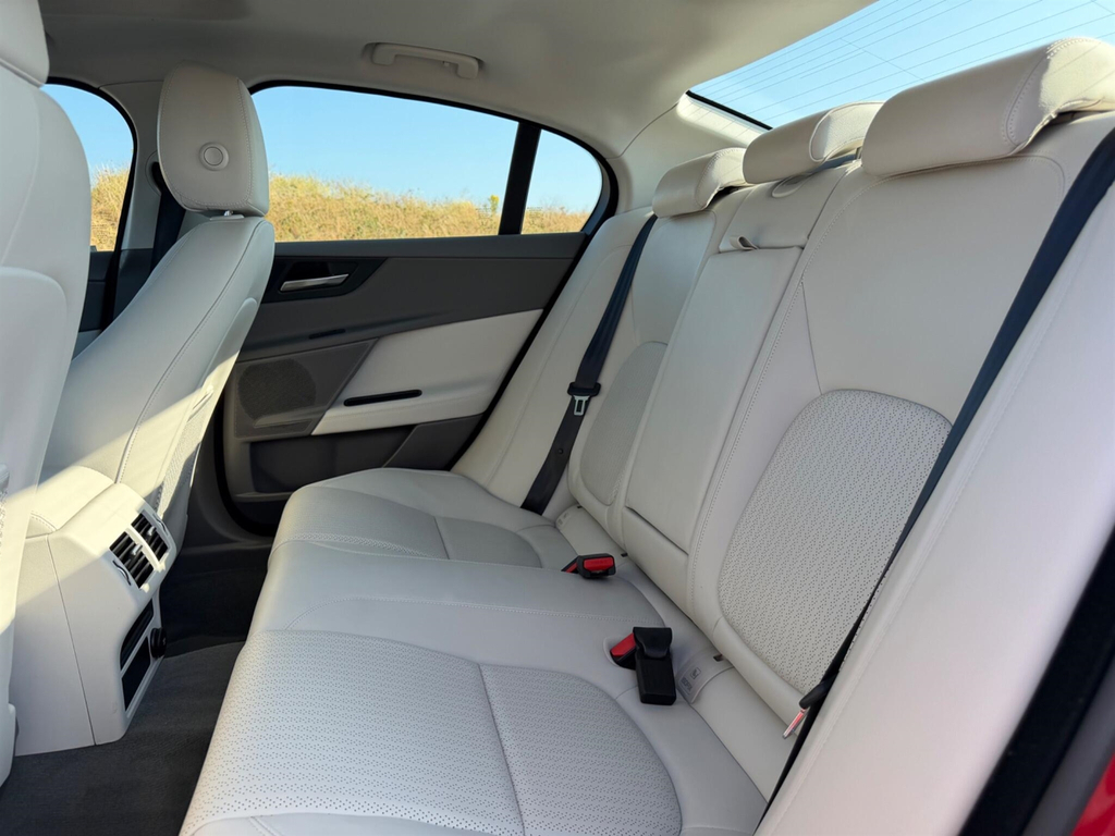 Jaguar XE D Prestige Ulez Blue #41
