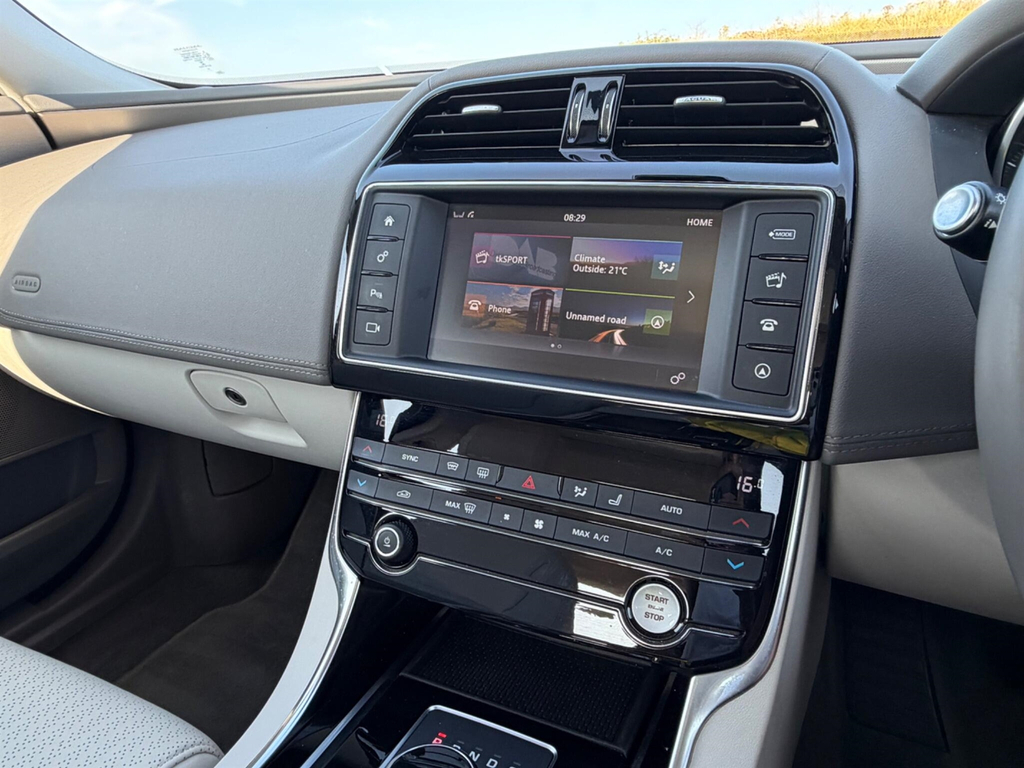 Jaguar XE D Prestige Ulez Blue #49