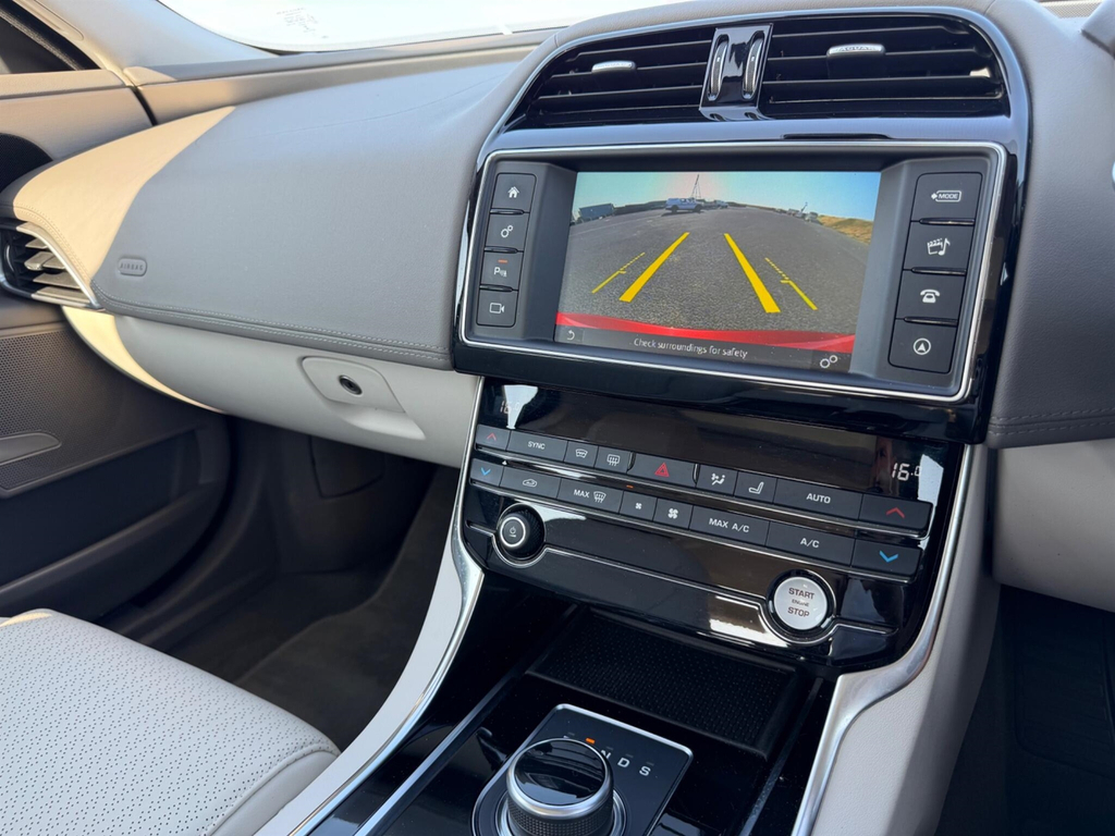 Jaguar XE D Prestige Ulez Blue #48