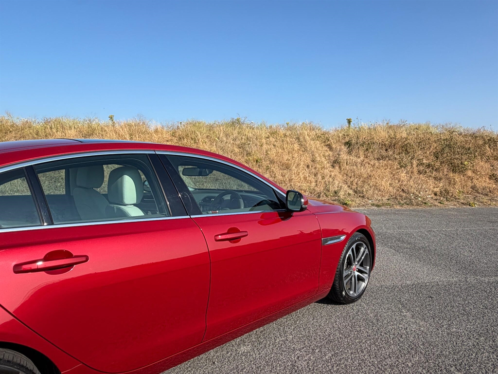 Jaguar XE D Prestige Ulez Blue #32
