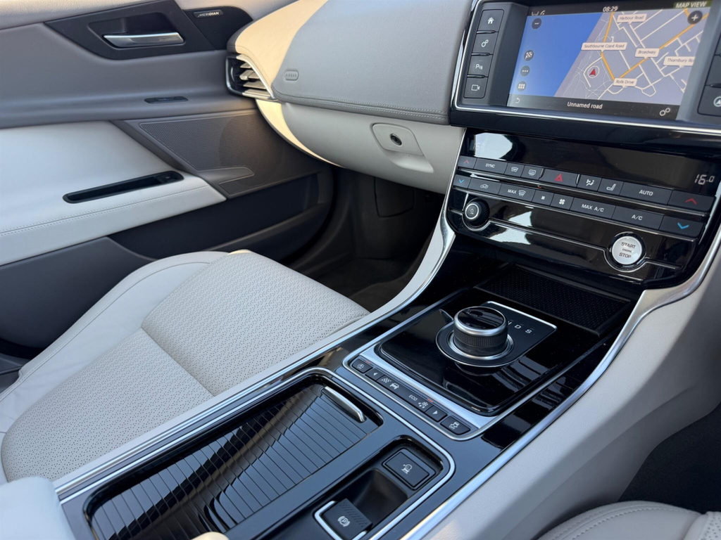 Jaguar XE D Prestige Ulez Blue #46