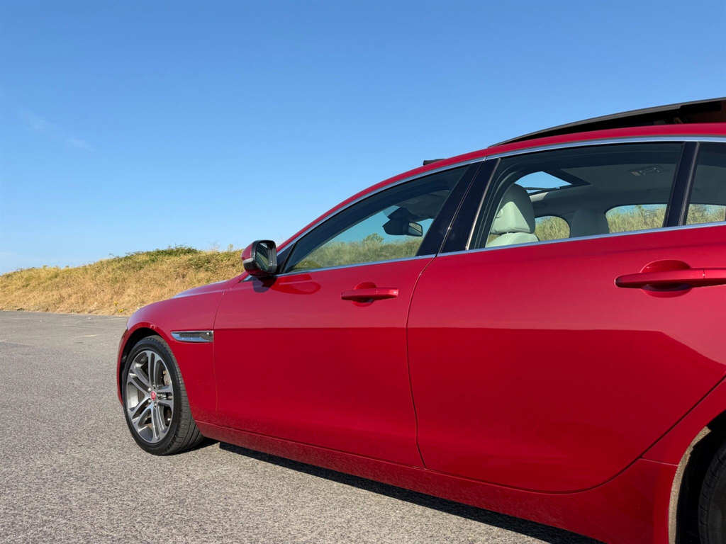 Jaguar XE D Prestige Ulez Blue #28