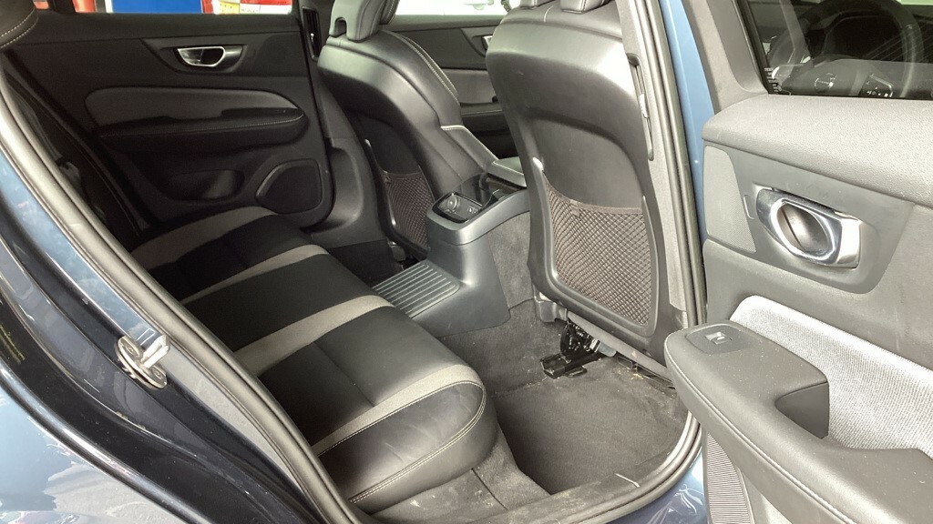 Volvo V60 Core Black #11