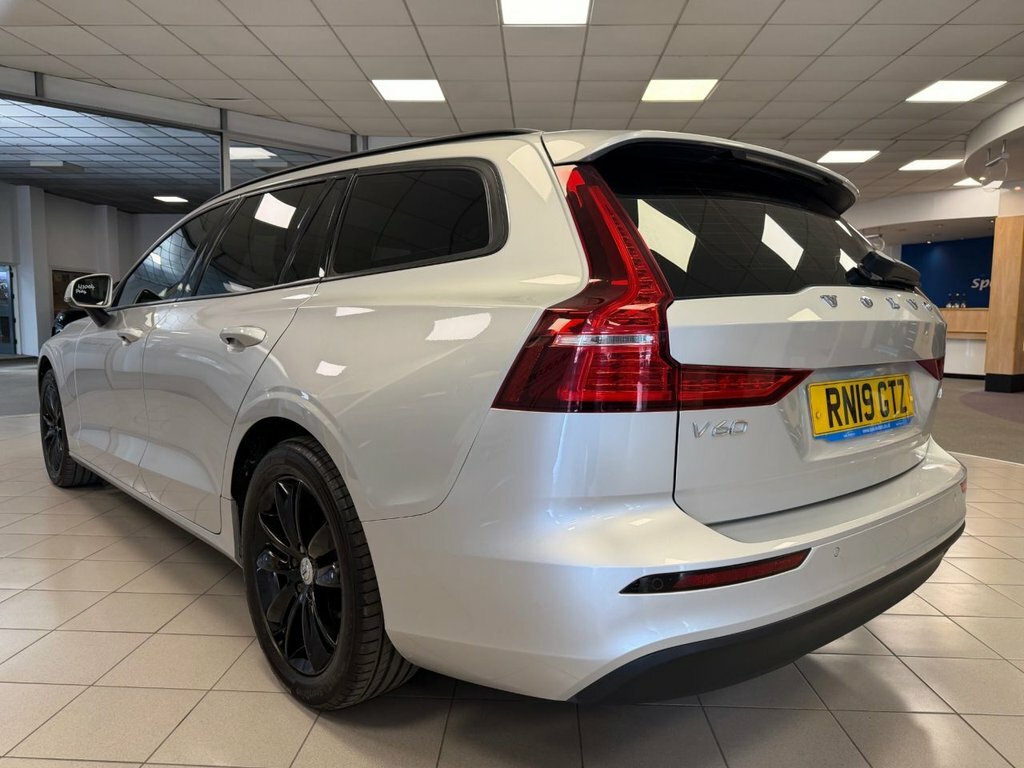 Volvo V60 2L Momentum Plus RN19GTZ Silver #4