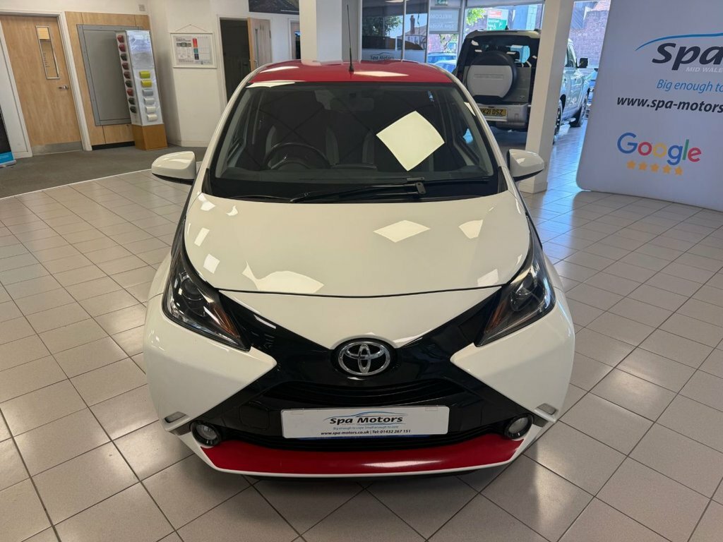 Toyota Aygo 1L X-press White #2