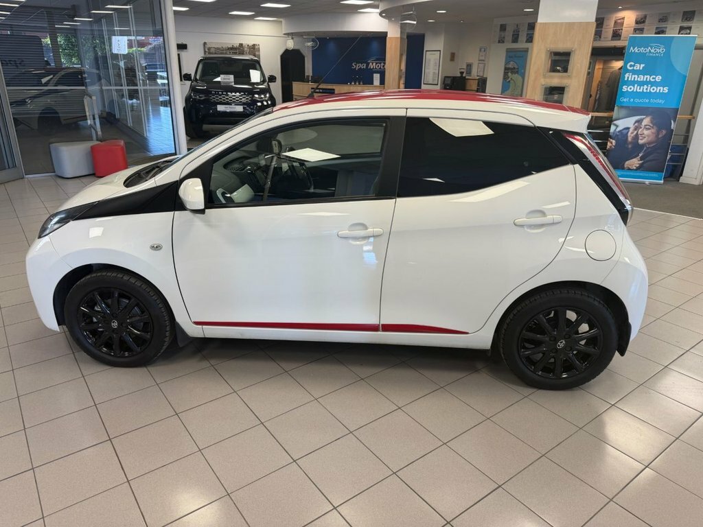 Toyota Aygo 1L X-press White #4