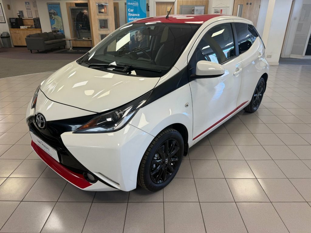 Toyota Aygo 1L X-press White #3