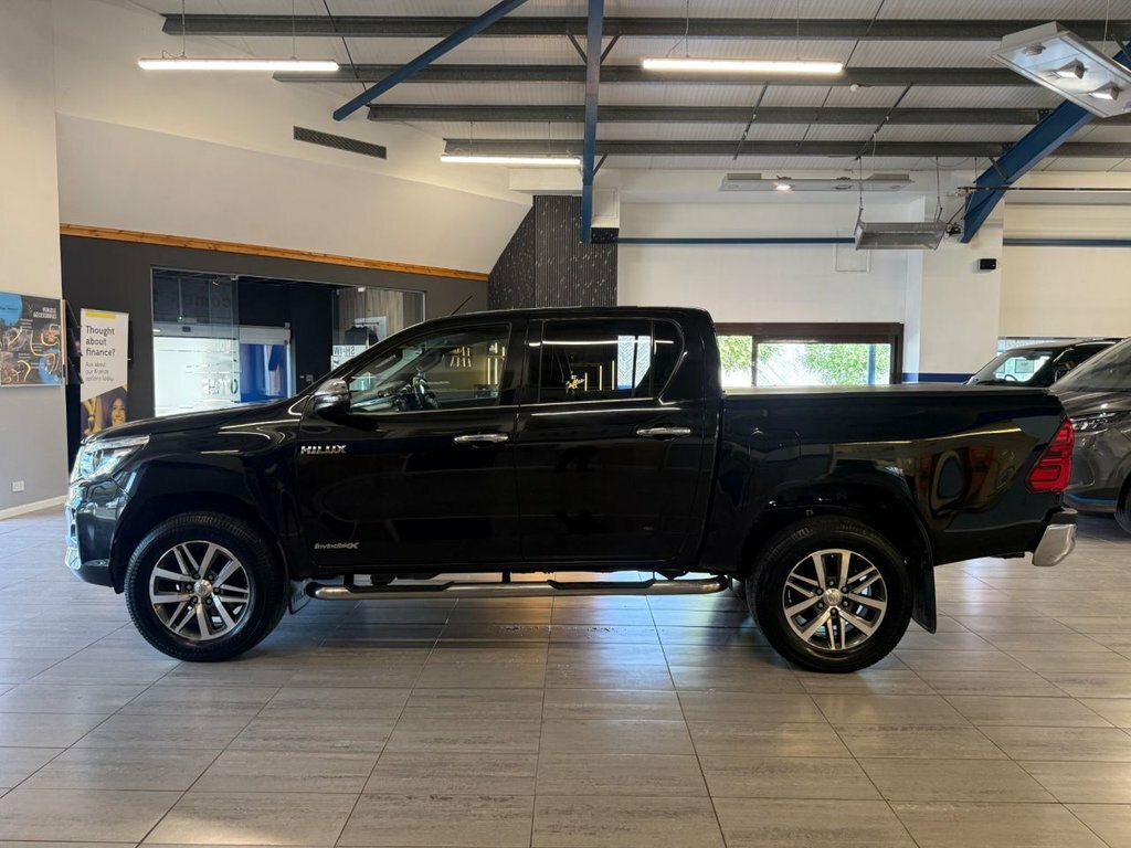 Toyota HILUX 2.4L Invincible X LS69HHE Black #4
