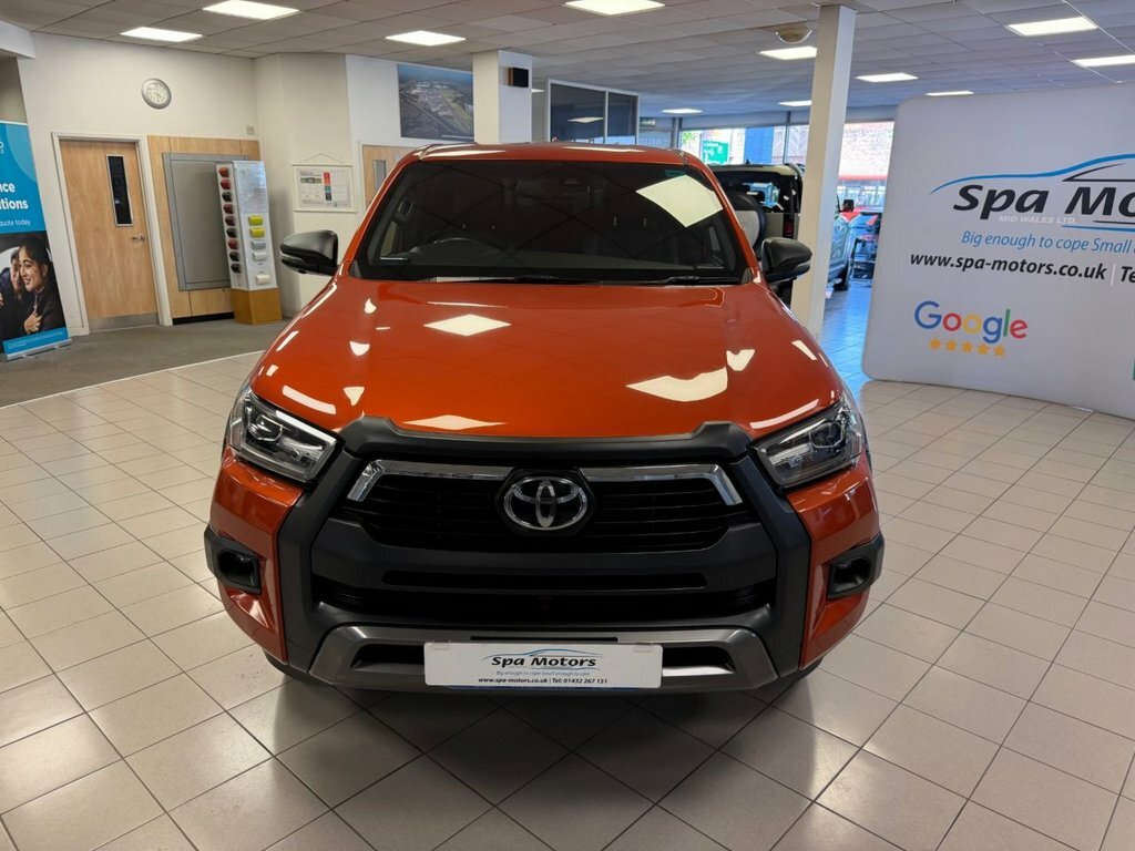Toyota HILUX 2.8L Invincible X Orange #2