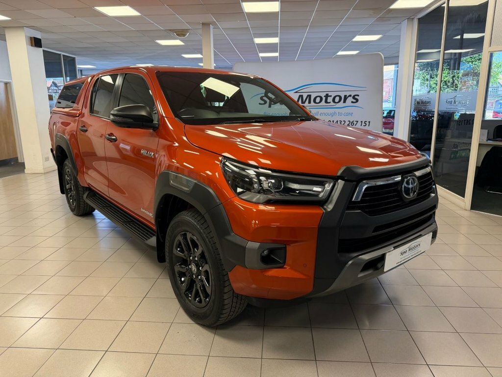 Toyota HILUX 2.8L Invincible X Orange