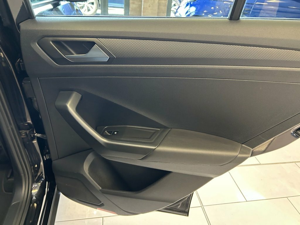 Volkswagen T-Roc Design White #26