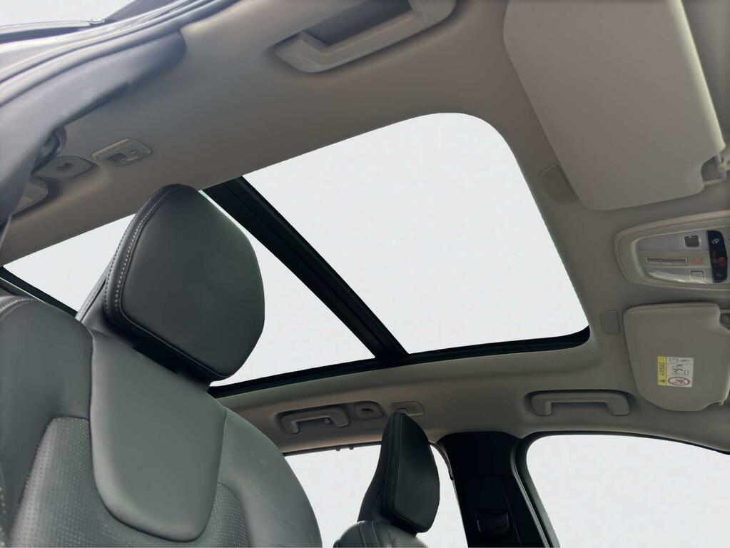Volvo XC90 Plus Black #3