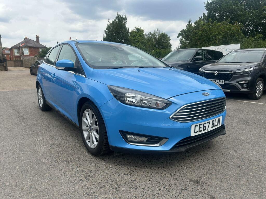 Ford Focus Titanium Blue