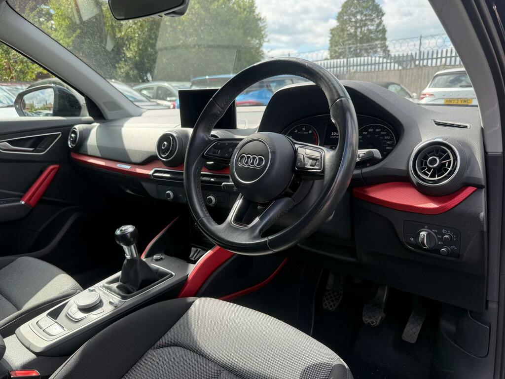 Audi Q2 Sport Black #5