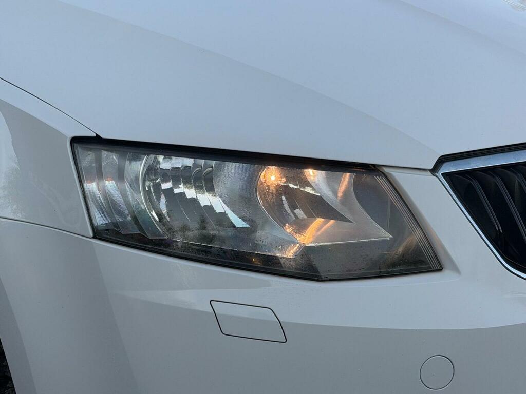 Skoda Octavia 1.4 Tsi Elegance Euro 5 Ss BP63BXS White #6