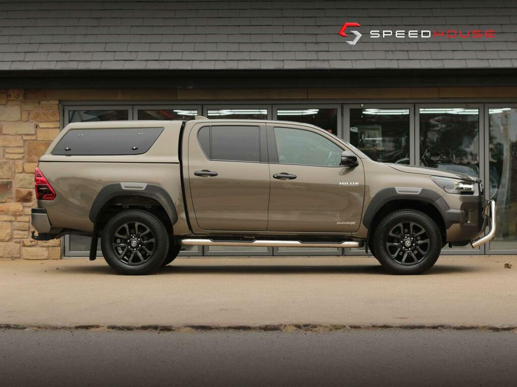 Toyota HILUX Invincible X Brown #4