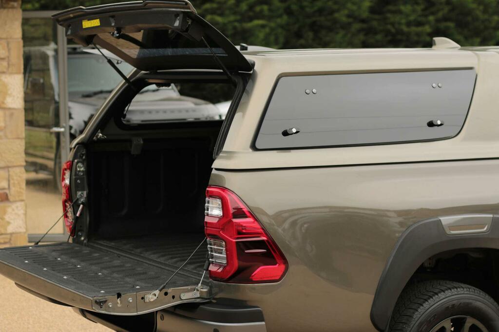 Toyota HILUX Invincible X Brown #3