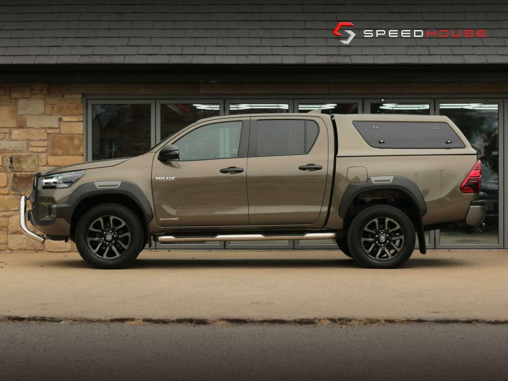 Toyota HILUX Invincible X Brown #5