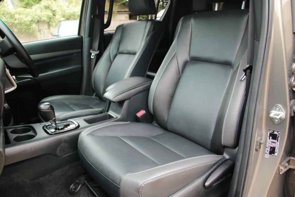 Toyota HILUX Invincible X Brown #2