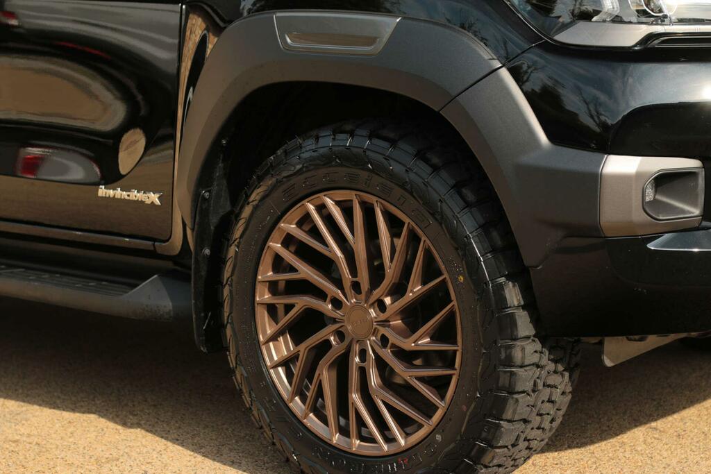 Toyota HILUX Invincible X Black #2