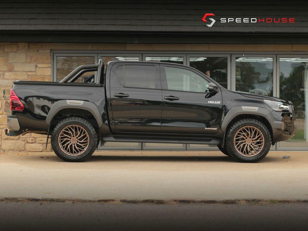 Toyota HILUX Invincible X Black #6