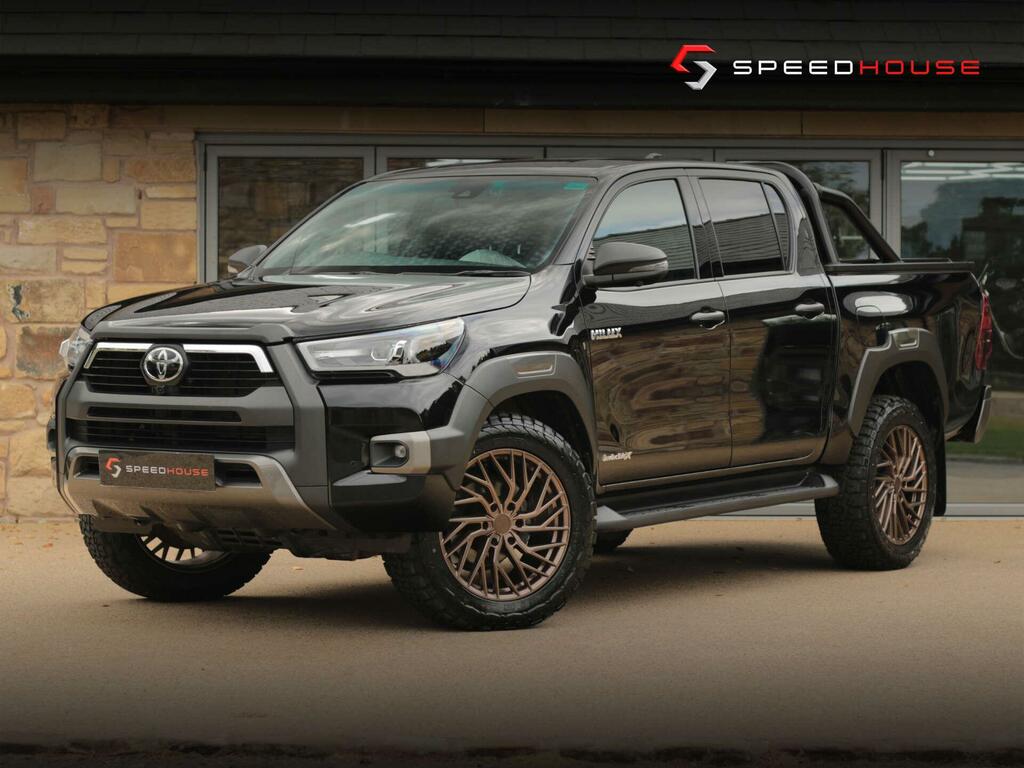 Toyota HILUX Invincible X Black
