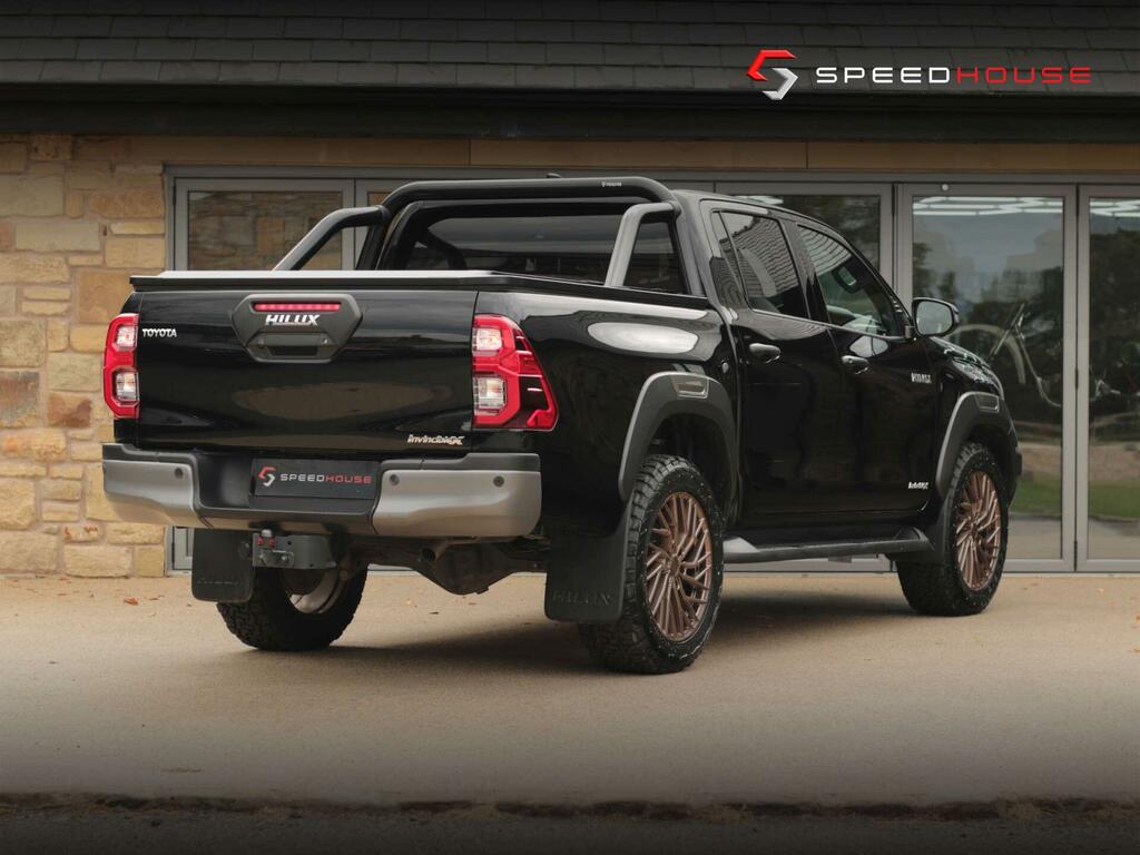 Toyota HILUX Invincible X Black #5