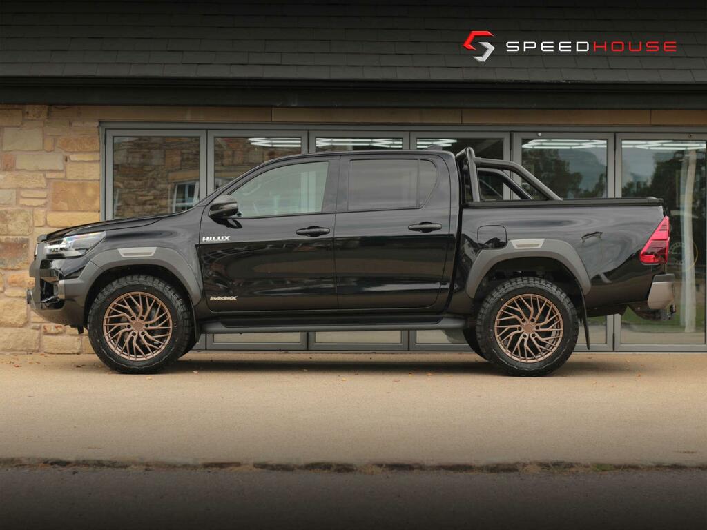 Toyota HILUX Invincible X Black #3