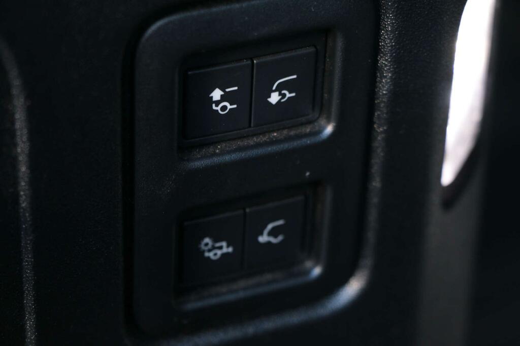 Land Rover Defender 90 3.0 D250 X-dynamic Hse Grey #38