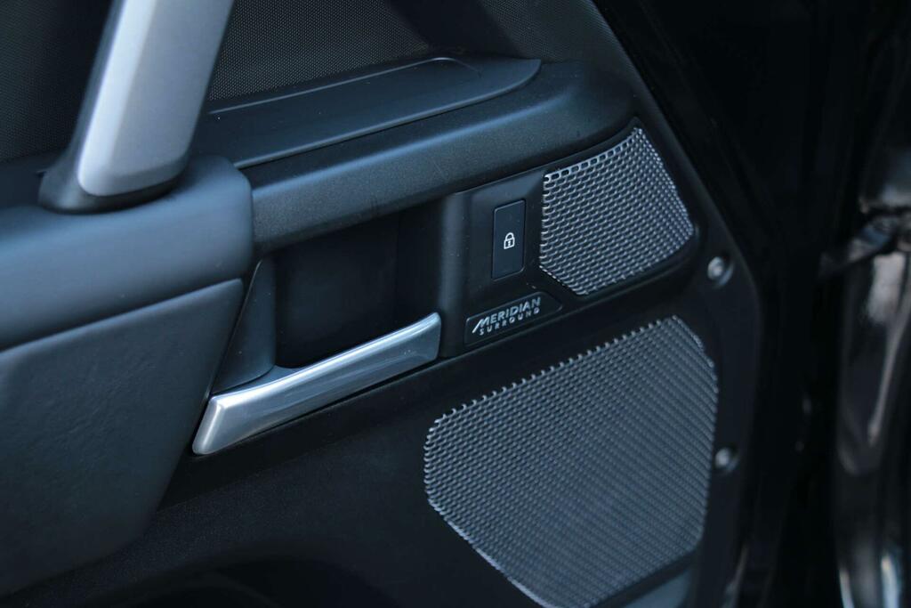 Land Rover Defender 90 3.0 D250 X-dynamic Hse Grey #25