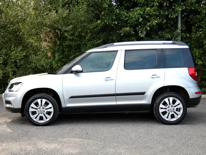 Skoda Yeti 2.0 Tdi Se L Drive Outdoor Euro 6 Ss Silver #3