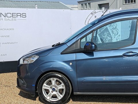Ford Transit Courier Limited #5