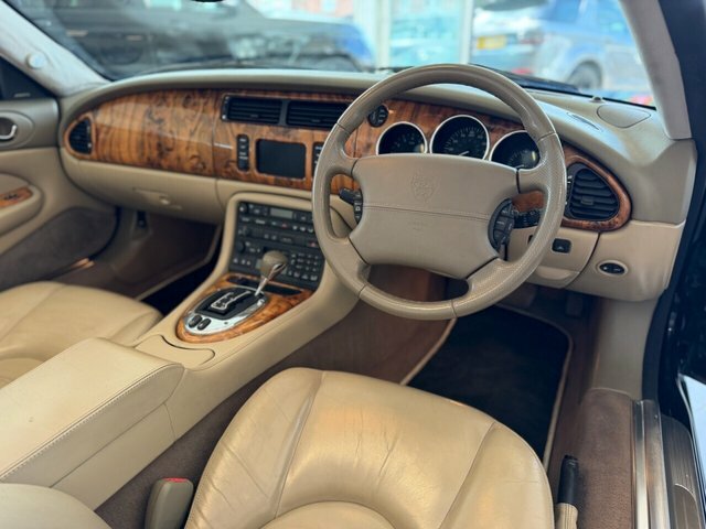 Jaguar XK8 4.2 2dr Red #20