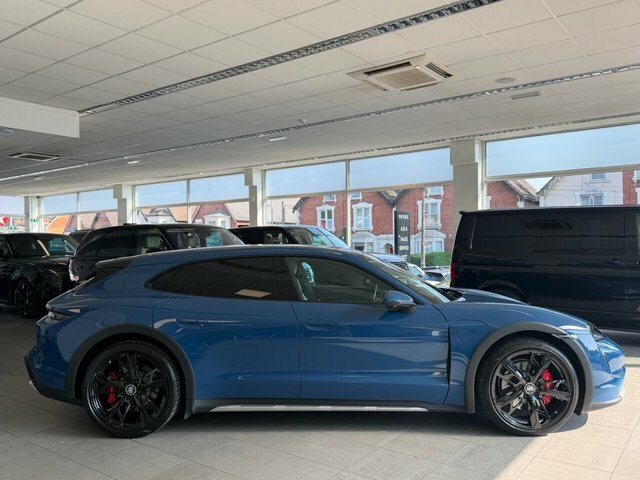 Porsche Taycan Plus 93.4Kwh 4S Cross Blue #3
