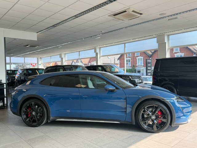 Porsche Taycan Plus 93.4Kwh 4S Cross Blue #4