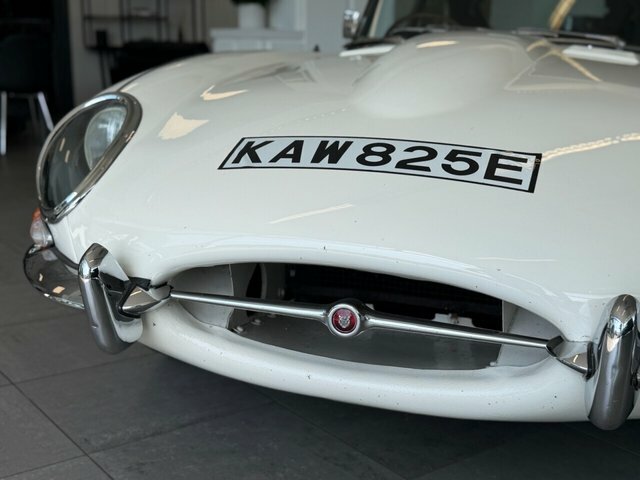 Jaguar E-Type Petrol White #5
