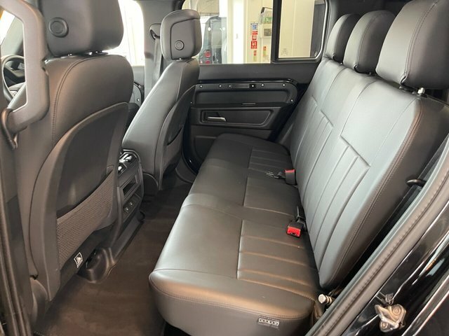 Land Rover Defender 110 D250 X-dynamic Se White #40